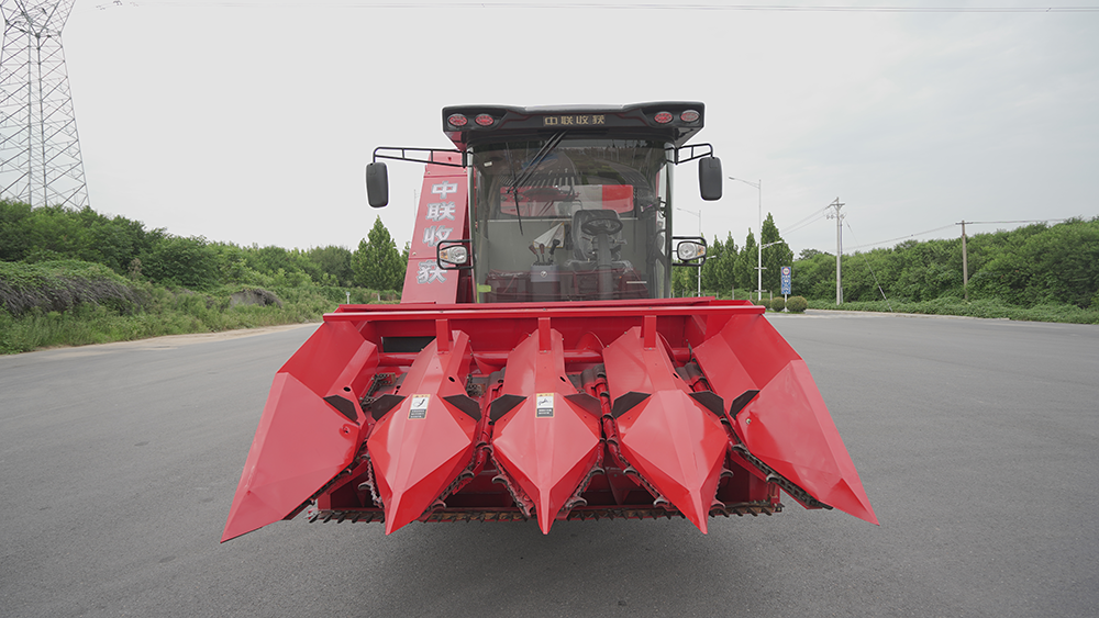 中联收获4YZJ-4型自走式玉米穗茎收获机