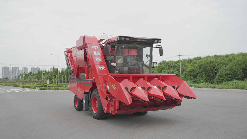 中联收获4YZJ-4型自走式玉米穗茎收获机