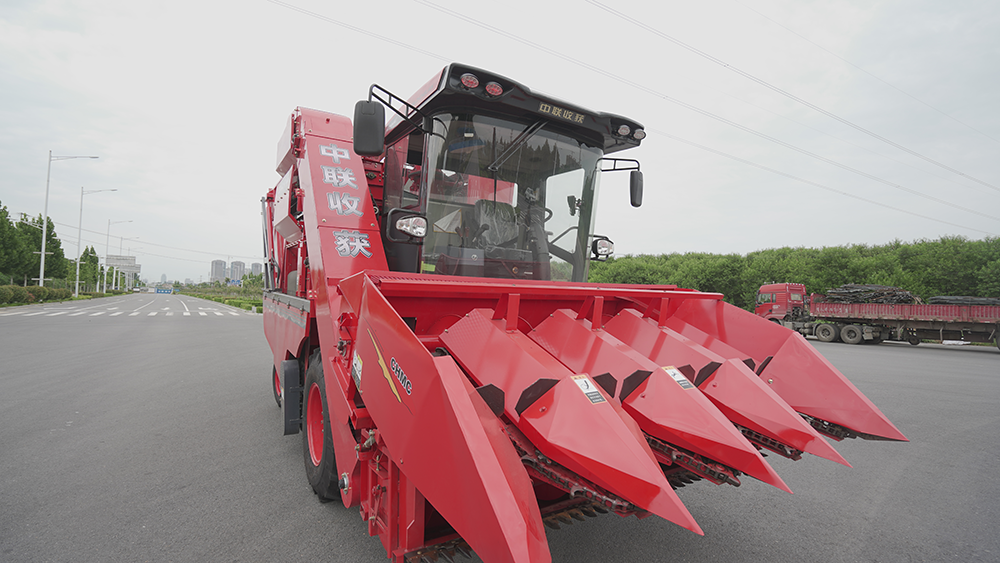 中联收获4YZJ-4型自走式玉米穗茎收获机