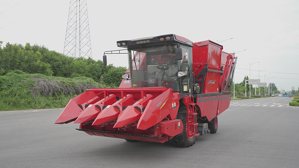 中联收获4YZJ-4型自走式玉米穗茎收获机