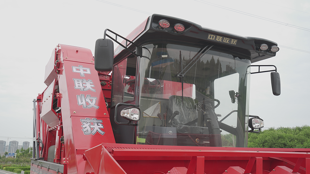 中联收获4YZJ-4型自走式玉米穗茎收获机